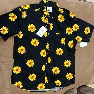 Public act button down shortsleeved shirt